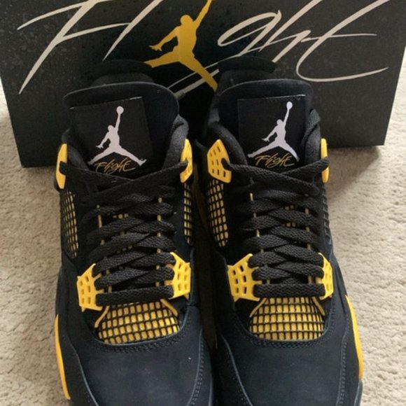 jordan 4 retro thunder main image 8